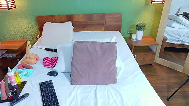 dannaahbrown online show from September 24, 8:08 pm