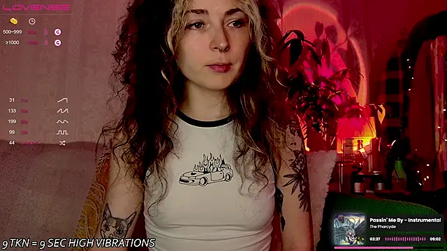 Snapshot of IttyKitty chatting on September 13, 9:01 pm IttyKitty online show from September 13, 9:01 pm