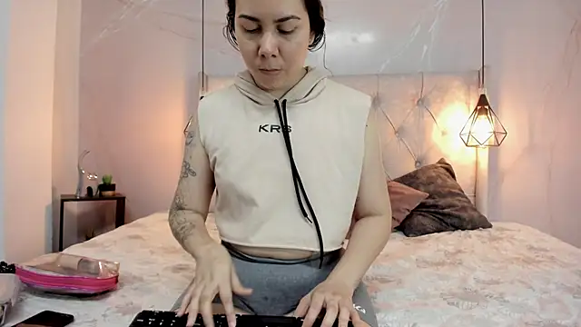 Snapshot of SakuraLee_ chatting on October 10, 1:38 pm SakuraLee online show from October 10, 1:38 pm
