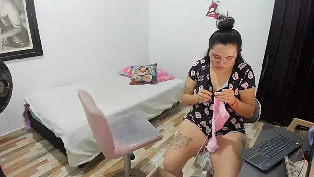  girls on fire  online show from November 3, 11:42 pm