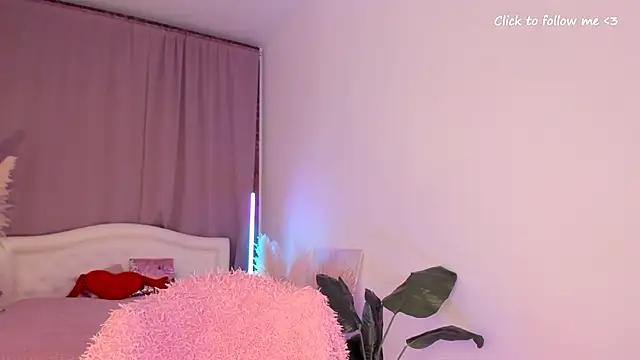 Snapshot of LauraCoy chatting on October 12, 12:57 am LauraCoy online show from October 12, 12:57 am