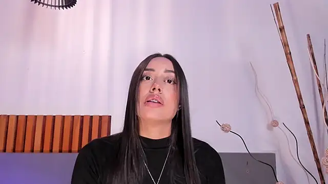 NoraDasilva online show from March 31, 1:05 am