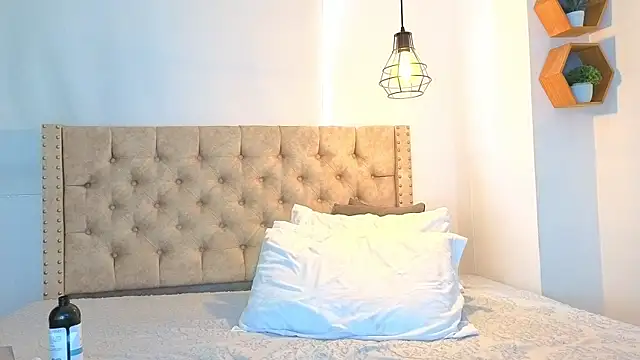 KeryHillson online show from October 30, 3:02 pm