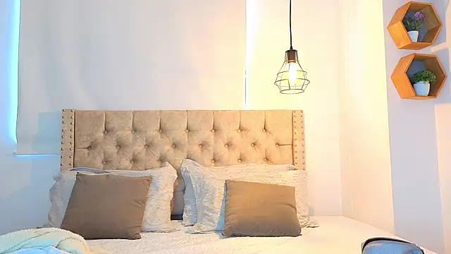 KeryHillson online show from November 17, 2:18 pm