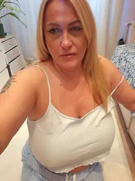 Isabellaa04 online show from January 18, 9:38 am