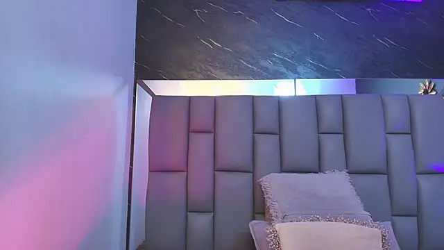  MiaBrown  online show from October 6, 12:00 pm