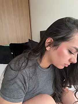 Nicollemays online show from March 5, 3:19 pm