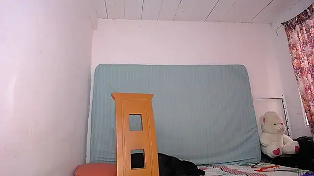 yselahot online show from November 18, 5:14 pm