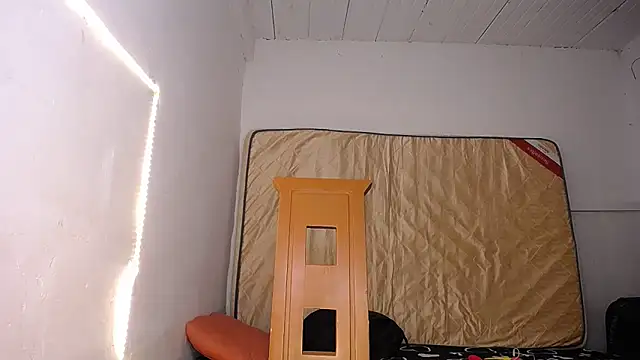 yselahot online show from October 25, 2:46 pm