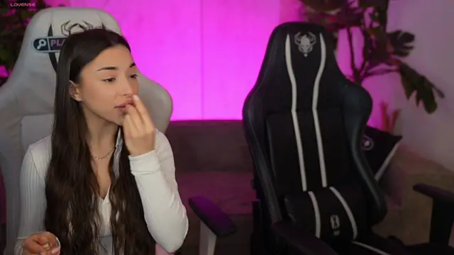 Jasmine Flow online show from December 4, 8:16 am