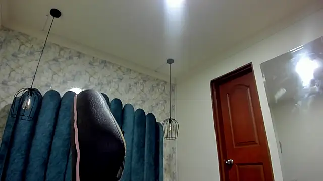 nalalye cruzz  online show from October 15, 3:20 am