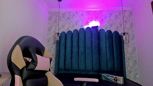 nalalye cruzz  online show from December 20, 2:59 am