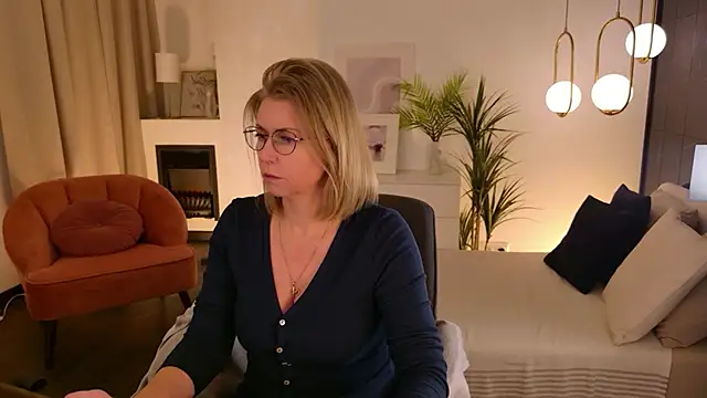 Annie Light online show from February 7, 12:31 pm