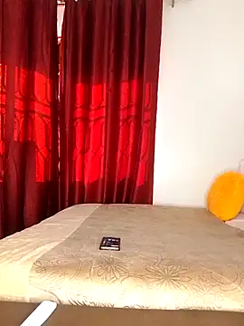 NicRaisaa online show from September 30, 5:35 am