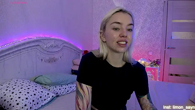 Snapshot of LillyMoure_ chatting on September 12, 1:28 am LillyMoure online show from September 12, 1:28 am