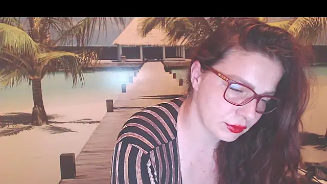 Queen  Natasha online show from July 1, 9:25 pm