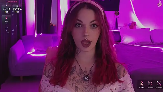 BratzieDarsie online show from June 12, 1:30 pm