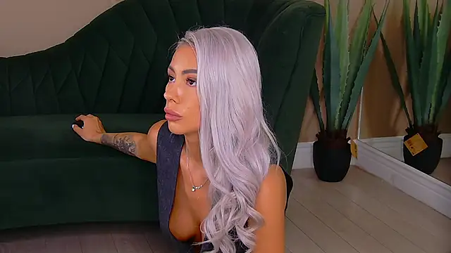 Bailey Rush online show from September 20, 1:09 pm