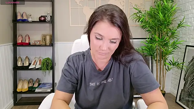 Snapshot of SelineSole chatting on September 9, 5:13 pm SelineSole online show from September 9, 5:13 pm