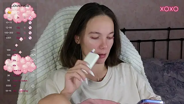 lil luna x online show from October 8, 8:57 pm