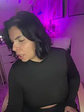 GigiiStone online show from February 18, 9:25 pm