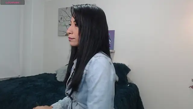 sofia perez    online show from February 4, 8:01 pm