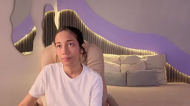 hot little bunny online show from February 5, 10:24 pm