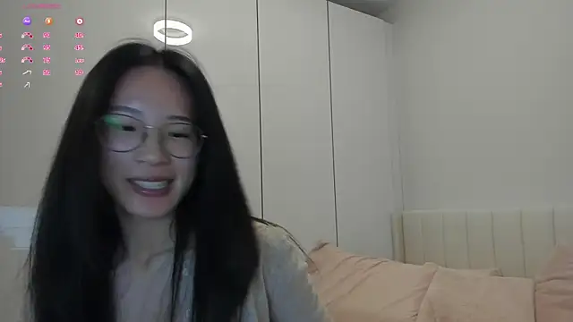Snapshot of secretgirlfriendxo chatting on October 24, 12:28 am secretgirlfriendxo online show from October 24, 12:28 am