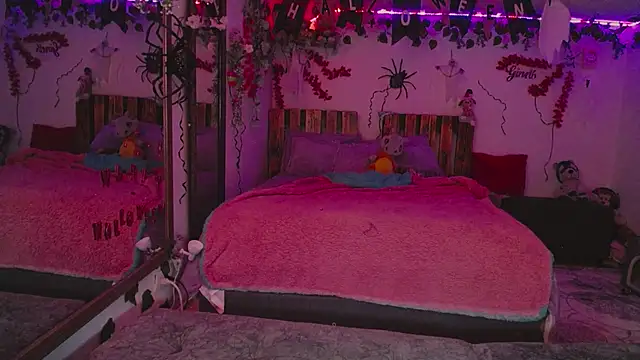 Snapshot of azahar__ziiz chatting on October 19, 2:13 am azahar ziiz online show from October 19, 2:13 am