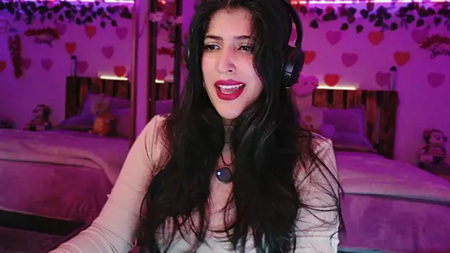 azahar  ziiz online show from April 17, 1:08 am