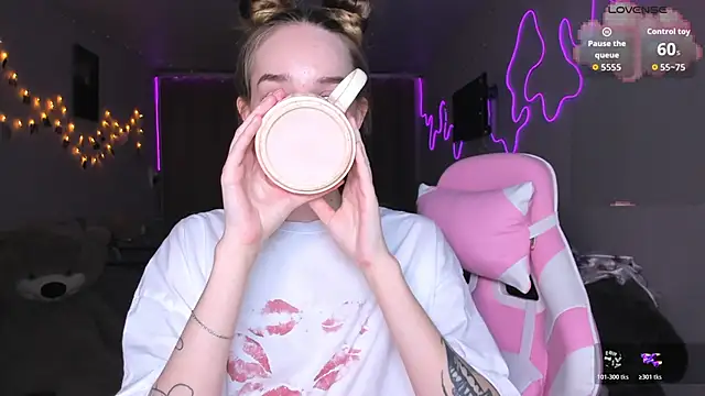 MoonDust online show from March 19, 6:01 pm