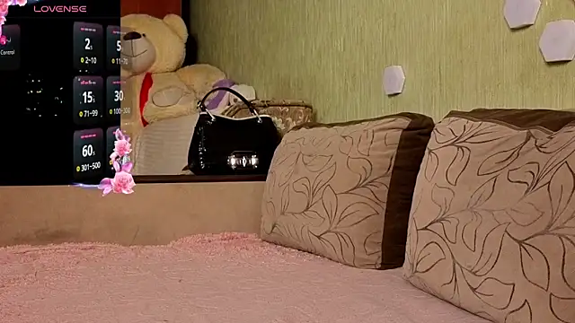 Black or white ANGEL online show from February 19, 4:06 pm