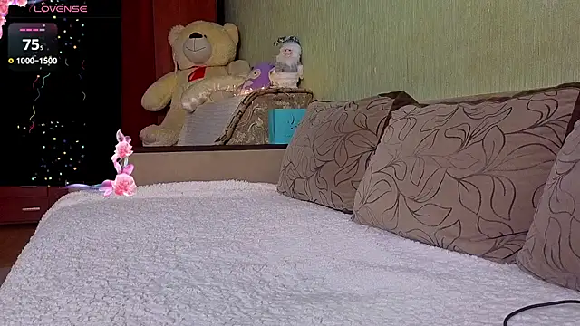 Black or white ANGEL online show from December 22, 8:45 pm