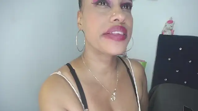 Snapshot of pamela_guzmaan chatting on September 20, 9:13 pm pamela guzmaan online show from September 20, 9:13 pm