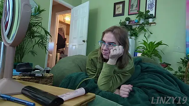 Linzy 19 online show from January 15, 2:45 pm