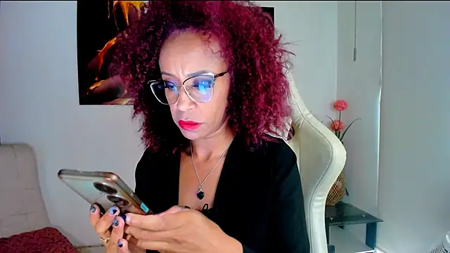 Snapshot of ScarlettMalbec chatting on October 15, 10:12 pm ScarlettMalbec online show from October 15, 10:12 pm