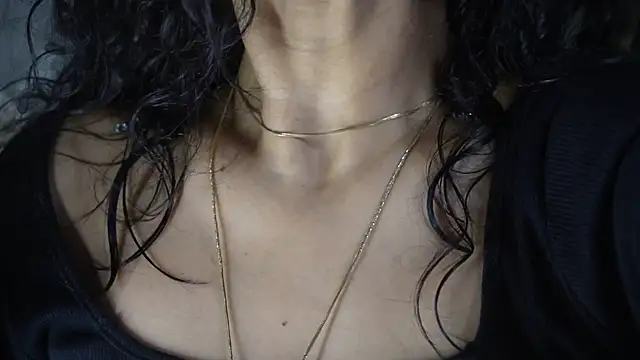 -AyeshaSinghania- online show from October 3, 5:18 pm