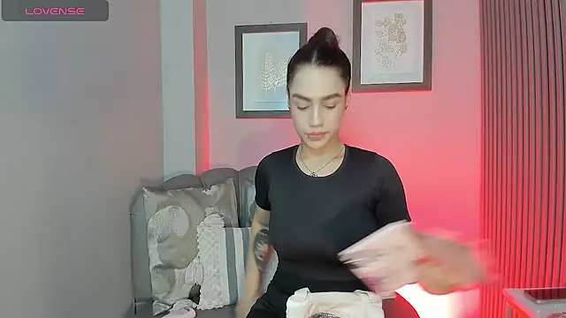 Snapshot of emily_roberts1 chatting on September 30, 1:06 pm emily roberts1 online show from September 30, 1:06 pm