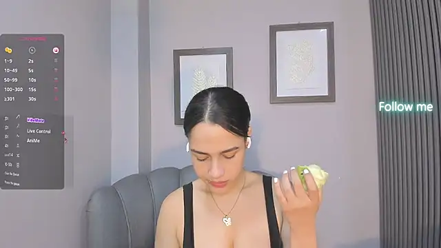 Snapshot of emily_roberts1 chatting on September 28, 5:14 am emily roberts1 online show from September 28, 5:14 am