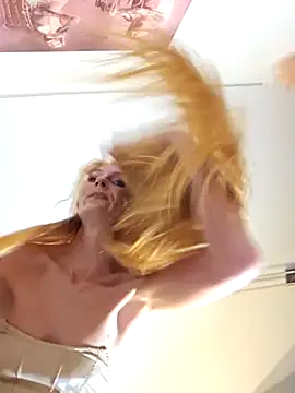 LessiaMia online show from March 11, 5:48 pm