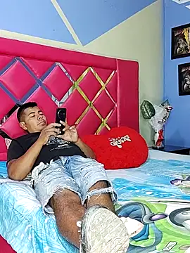 ViolettAndCandy online show from December 17, 3:05 pm