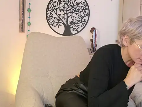 ssamanthaxmami online show from April 6, 5:25 pm