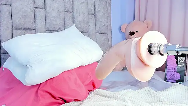 queen yully online show from February 28, 8:30 pm