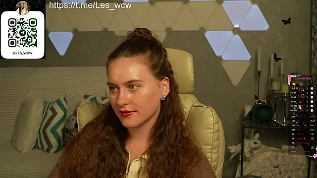 Snapshot of HarleyDeess chatting on October 18, 7:26 pm HarleyDeess online show from October 18, 7:26 pm