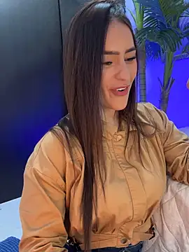 Mau White online show from February 8, 1:42 am