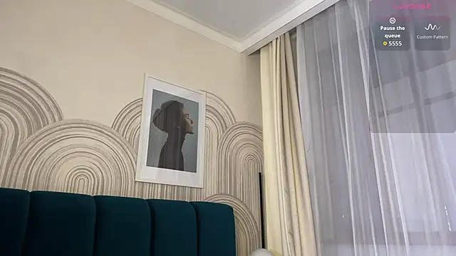 viviann evans online show from April 6, 1:05 am