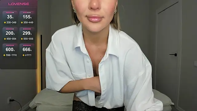 sarahphyllis online show from June 8, 9:47 pm