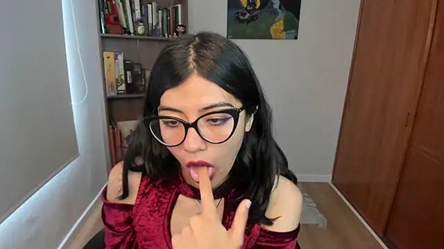 valerie  skyy online show from December 15, 1:27 pm