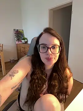 Mona-Peaches online show from May 7, 7:45 am