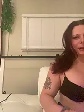 KevieWantsABoobJob online show from November 18, 7:09 am